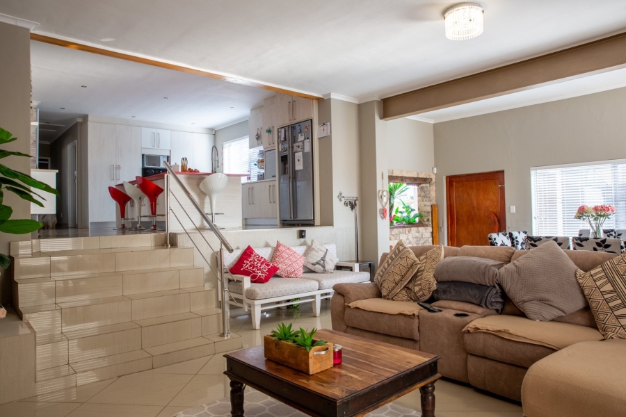4 Bedroom Property for Sale in Myburgh Park Western Cape
